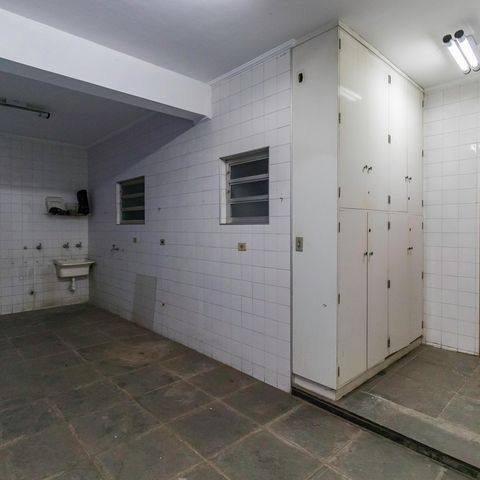 Casa à venda com 600m², 5 quartos e 6 vagasÁrea de Serviço