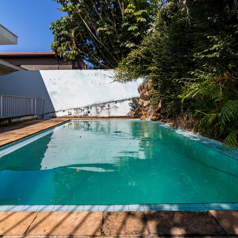 Casa à venda com 600m², 5 quartos e 6 vagasPiscina