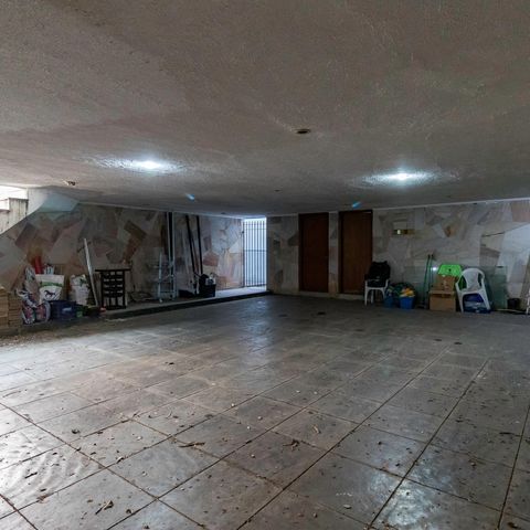 Casa à venda com 600m², 5 quartos e 6 vagasGaragem