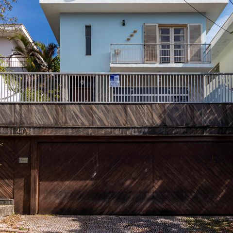 Casa à venda com 600m², 5 quartos e 6 vagasFachada