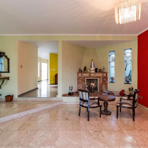 Casa à venda com 600m², 5 quartos e 6 vagasSala 1