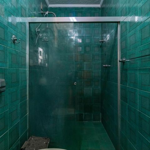 Casa à venda com 600m², 5 quartos e 6 vagasBanheiro da Suite 2