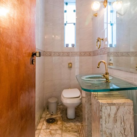 Casa à venda com 600m², 5 quartos e 6 vagasLavabo