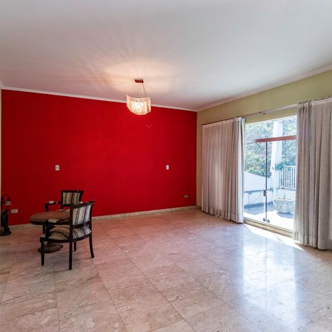 Casa à venda com 600m², 5 quartos e 6 vagasSala 1