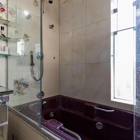 Casa à venda com 600m², 5 quartos e 6 vagasBanheiro da Suite 1