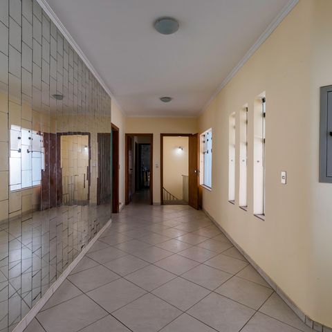 Casa à venda com 600m², 5 quartos e 6 vagasHall das Suites