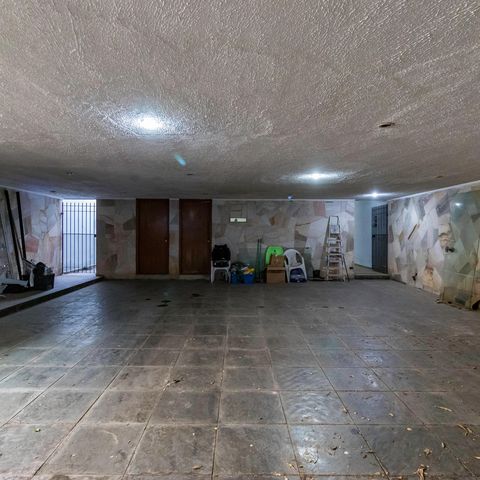 Casa à venda com 600m², 5 quartos e 6 vagasGaragem