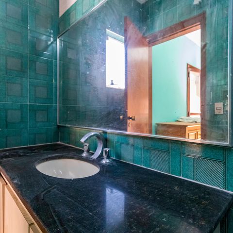 Casa à venda com 600m², 5 quartos e 6 vagasBanheiro da Suite 2