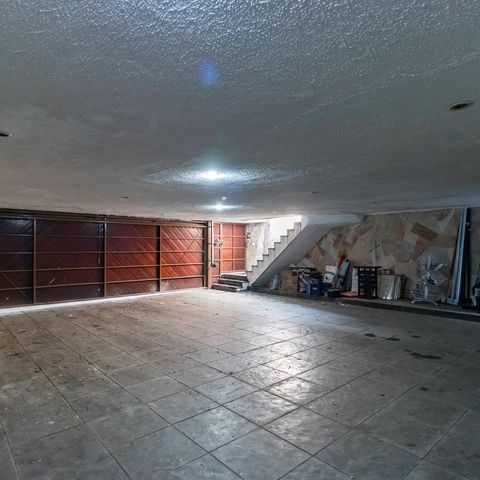 Casa à venda com 600m², 5 quartos e 6 vagasGaragem