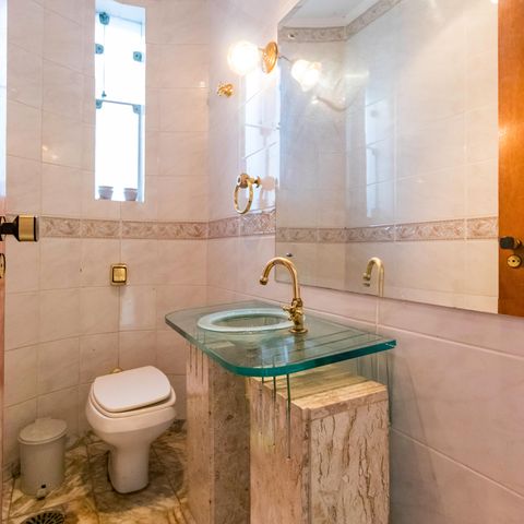 Casa à venda com 600m², 5 quartos e 6 vagasLavabo