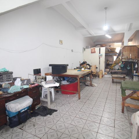 Casa à venda com 300m², 3 quartos e 3 vagasGaragem