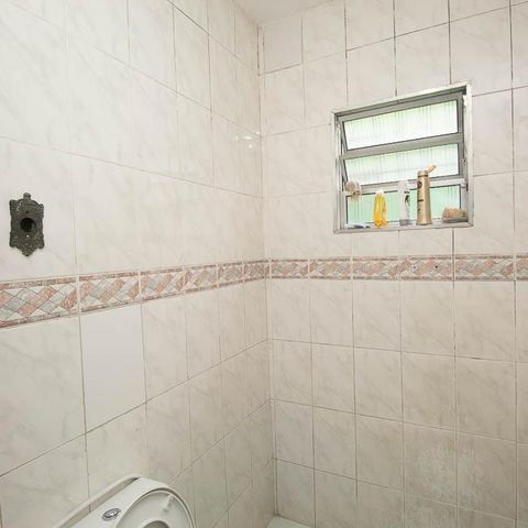 Casa à venda com 150m², 4 quartos e 2 vagasBanheiro da Casa 1
