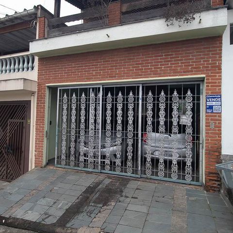 Casa à venda com 150m², 4 quartos e 2 vagasFachada / Placa