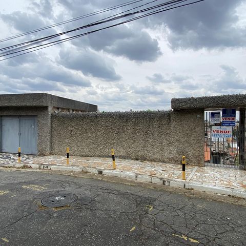 Casa para alugar com 310m², 2 quartos e 1 vaga Casa para alugar com 310m², 2 quartos e 1 vagaFachada