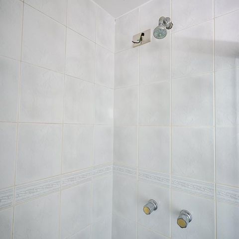 Apartamento à venda com 139m², 3 quartos e 2 vagasChuveiro do Banheiro da Suíte 1