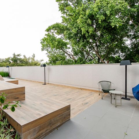 Apartamento à venda com 80m², 2 quartos e 1 vaga Apartamento à venda com 80m², 2 quartos e 1 vagaÁrea comum - Piscina