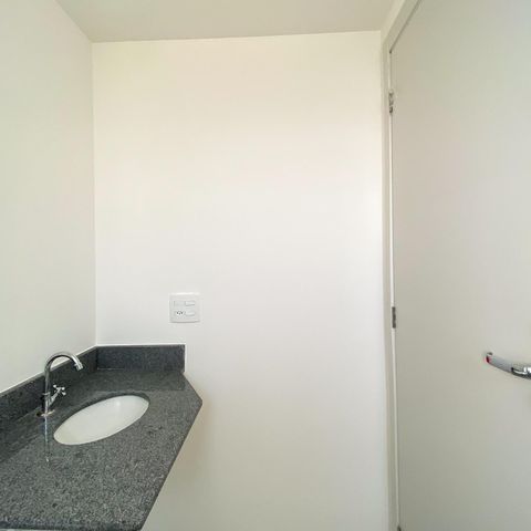 Apartamento à venda com 80m², 2 quartos e 1 vaga Apartamento à venda com 80m², 2 quartos e 1 vagaBanheiro da Suíte 2