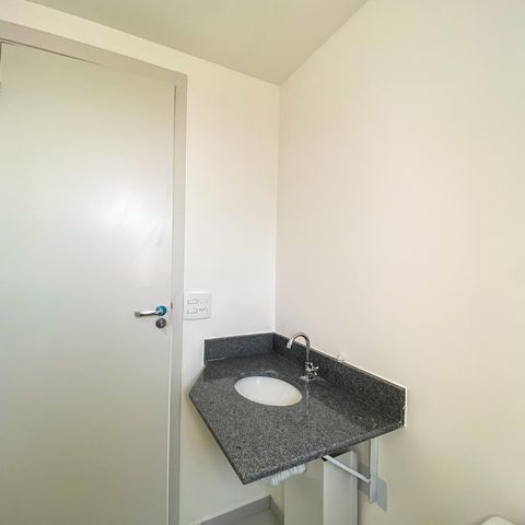Apartamento à venda com 80m², 2 quartos e 1 vaga Apartamento à venda com 80m², 2 quartos e 1 vagaBanheiro da Suíte 1