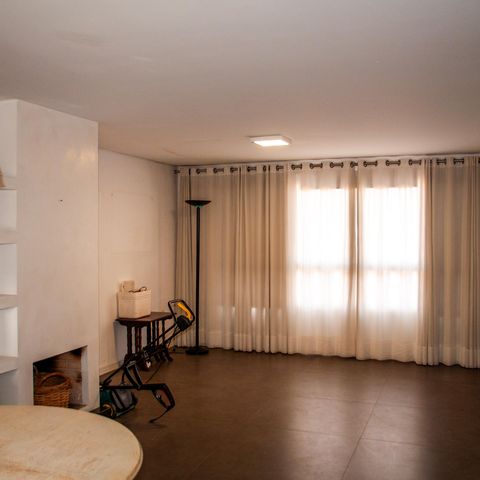 Casa à venda com 254m², 3 quartos e 2 vagas Casa à venda com 254m², 3 quartos e 2 vagasSala