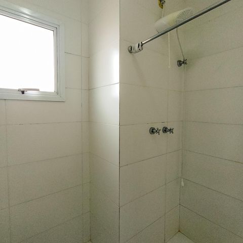 Casa à venda com 254m², 3 quartos e 2 vagas Casa à venda com 254m², 3 quartos e 2 vagasBanheiro