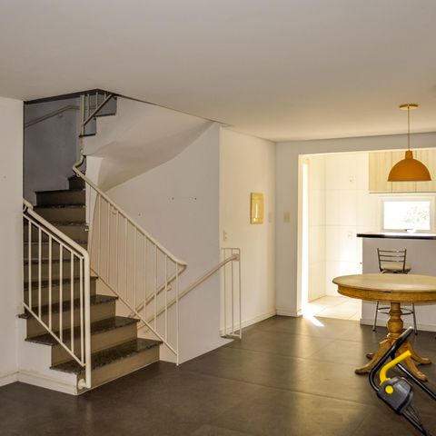 Casa à venda com 254m², 3 quartos e 2 vagas Casa à venda com 254m², 3 quartos e 2 vagasSala
