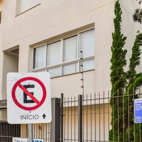 Casa à venda com 254m², 3 quartos e 2 vagas Casa à venda com 254m², 3 quartos e 2 vagasFachada