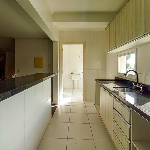 Casa à venda com 254m², 3 quartos e 2 vagas Casa à venda com 254m², 3 quartos e 2 vagasCozinha