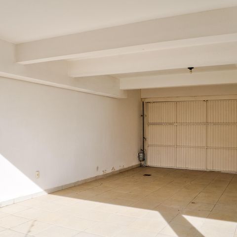 Casa à venda com 254m², 3 quartos e 2 vagas Casa à venda com 254m², 3 quartos e 2 vagasÁrea Externa