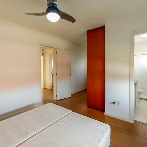 Casa à venda com 254m², 3 quartos e 2 vagas Casa à venda com 254m², 3 quartos e 2 vagasSuíte