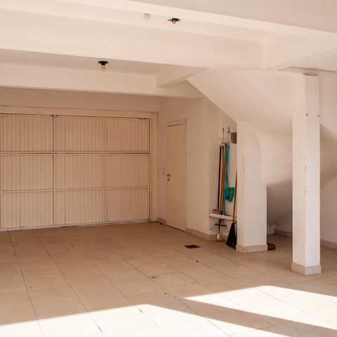 Casa à venda com 254m², 3 quartos e 2 vagas Casa à venda com 254m², 3 quartos e 2 vagasÁrea Externa