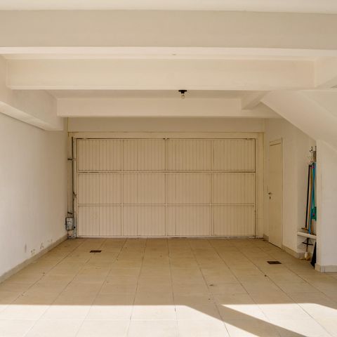 Casa à venda com 254m², 3 quartos e 2 vagas Casa à venda com 254m², 3 quartos e 2 vagasÁrea Externa