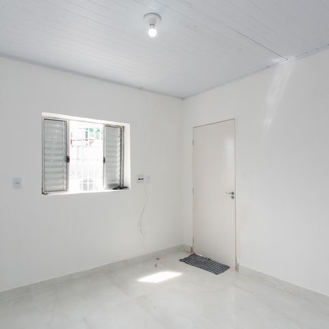 Casa à venda com 81m², 1 quarto e 2 vagas Casa à venda com 81m², 1 quarto e 2 vagasSala