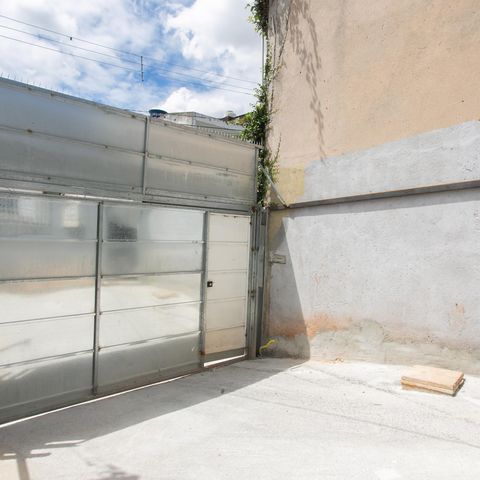 Casa à venda com 81m², 1 quarto e 2 vagas Casa à venda com 81m², 1 quarto e 2 vagasGaragem