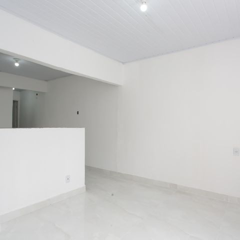 Casa à venda com 81m², 1 quarto e 2 vagas Casa à venda com 81m², 1 quarto e 2 vagasSala