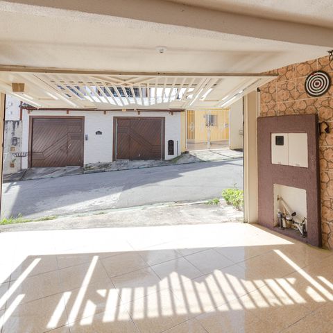 Casa à venda com 125m², 3 quartos e 2 vagas Casa à venda com 125m², 3 quartos e 2 vagasGaragem