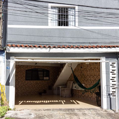 Casa à venda com 125m², 3 quartos e 2 vagas Casa à venda com 125m², 3 quartos e 2 vagasFachada