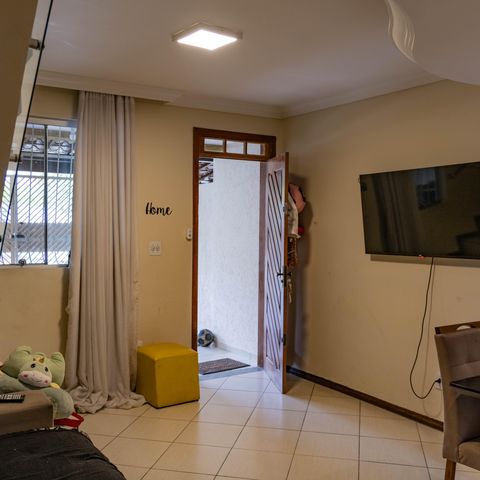 Casa à venda com 100m², 2 quartos e 2 vagas Casa à venda com 100m², 2 quartos e 2 vagasSala
