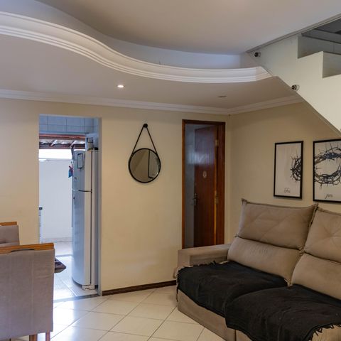 Casa à venda com 100m², 2 quartos e 2 vagas Casa à venda com 100m², 2 quartos e 2 vagasSala