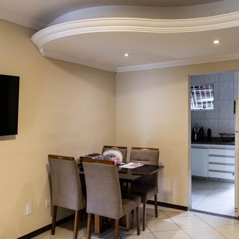 Casa à venda com 100m², 2 quartos e 2 vagas Casa à venda com 100m², 2 quartos e 2 vagasSala