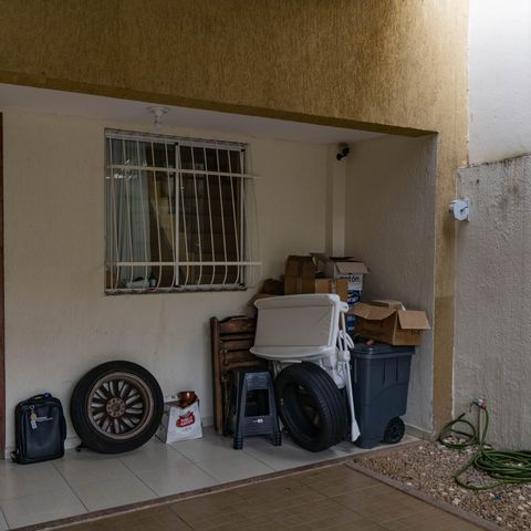 Casa à venda com 100m², 2 quartos e 2 vagas Casa à venda com 100m², 2 quartos e 2 vagasGaragem