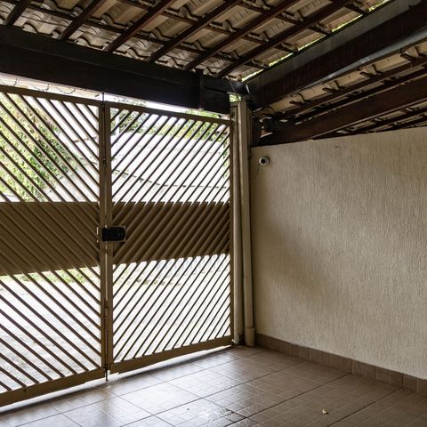 Casa à venda com 100m², 2 quartos e 2 vagas Casa à venda com 100m², 2 quartos e 2 vagasGaragem