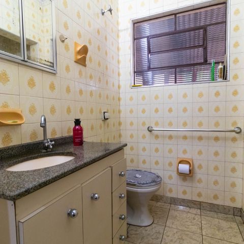 Casa à venda com 113m², 3 quartos e 2 vagas Casa à venda com 113m², 3 quartos e 2 vagasBanheiro