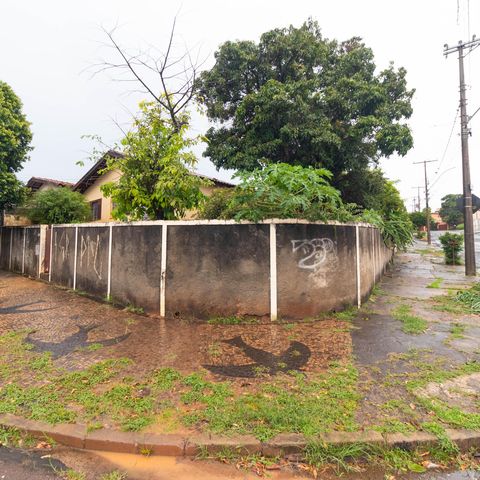 Casa à venda com 113m², 3 quartos e 2 vagas Casa à venda com 113m², 3 quartos e 2 vagasFachada