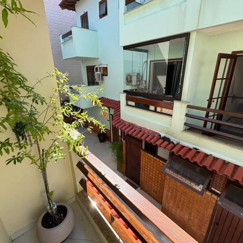 Casa de condomínio à venda com 200m², 3 quartos e 2 vagas Casa de condomínio à venda com 200m², 3 quartos e 2 vagasSacada do quarto