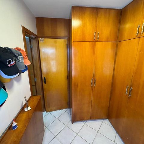 Casa de condomínio à venda com 200m², 3 quartos e 2 vagas Casa de condomínio à venda com 200m², 3 quartos e 2 vagasCloset da suíte 1