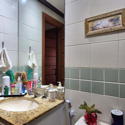 Casa de condomínio à venda com 200m², 3 quartos e 2 vagas Casa de condomínio à venda com 200m², 3 quartos e 2 vagasBanheiro do quarto 1