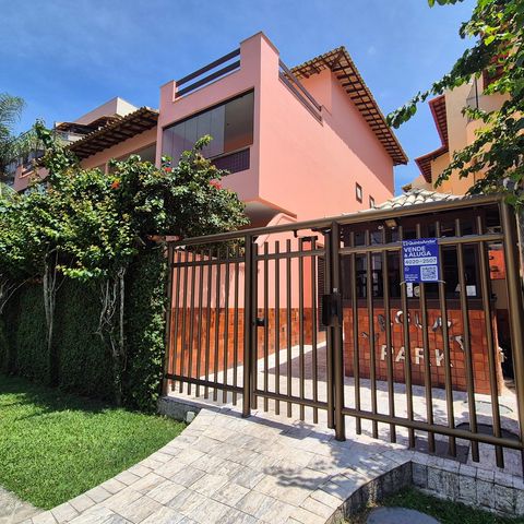 Casa de condomínio à venda com 200m², 3 quartos e 2 vagas Casa de condomínio à venda com 200m², 3 quartos e 2 vagasFachada e portaria