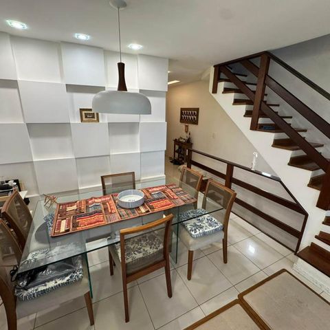 Casa de condomínio à venda com 200m², 3 quartos e 2 vagas Casa de condomínio à venda com 200m², 3 quartos e 2 vagasSala