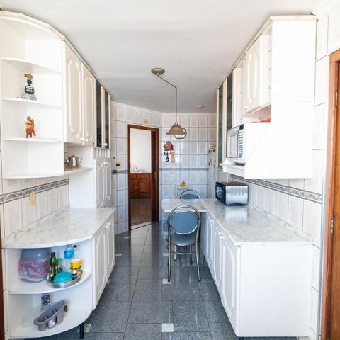 Apartamento à venda com 80m², 2 quartos e 2 vagasCozinha