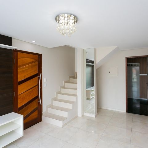 Casa à venda com 120m², 2 quartos e 3 vagas Casa à venda com 120m², 2 quartos e 3 vagassala